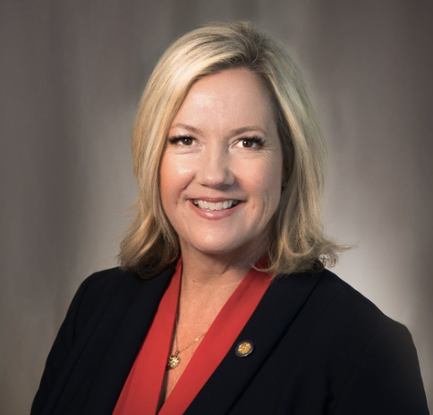 Heather Davis headshot